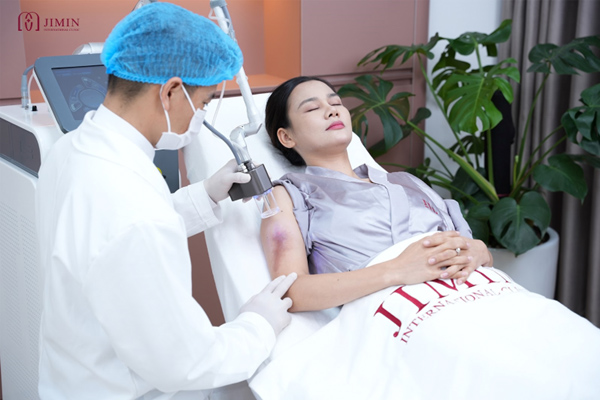 Bóc phốt Thẩm mỹ Jimin International Clinic lừa đảo? 2 dieu tri seo voi cong nghe quang pho dien tu gentle lab