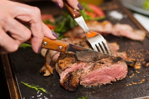 Ăn thịt bò có bị sẹo lồi không? Nên kiêng gì cho cơ địa dễ bị sẹo 2 an thit bo co bi seo loi khong 2